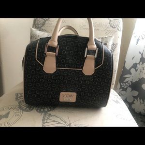 GUESS Pretty small purse